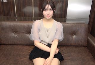Hot girl tuổi teen xinh đẹp với body mũm mĩm quyến rũ